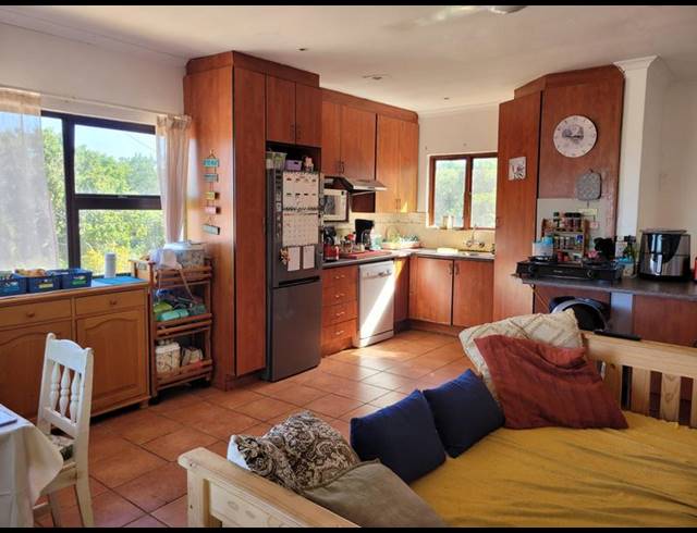 5 BEDROOM HOUSE FOR SALE IN MANABA BEACH